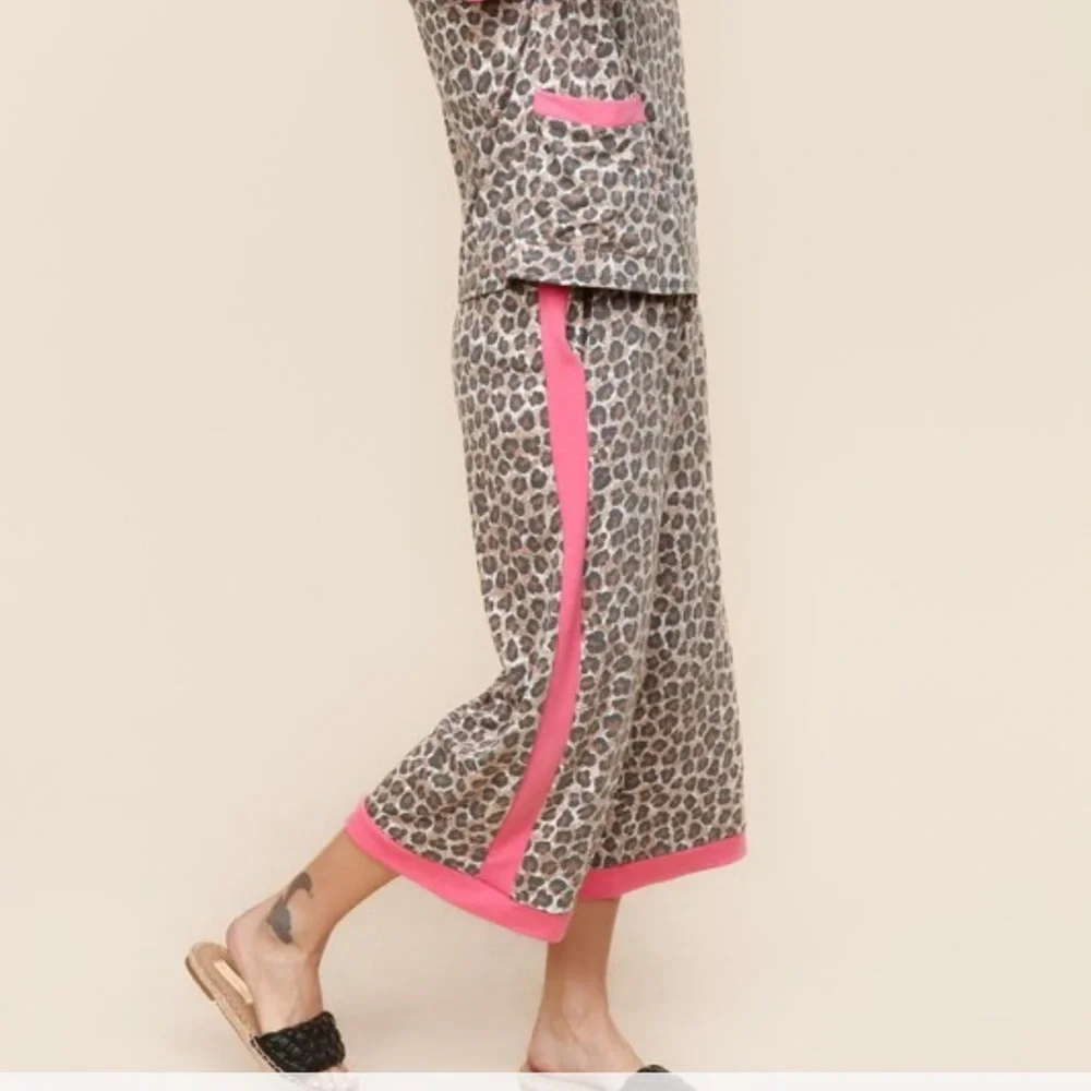 283 🩷Haptics Leopard Print Top with Pink Accents - Picture 4 of 4
